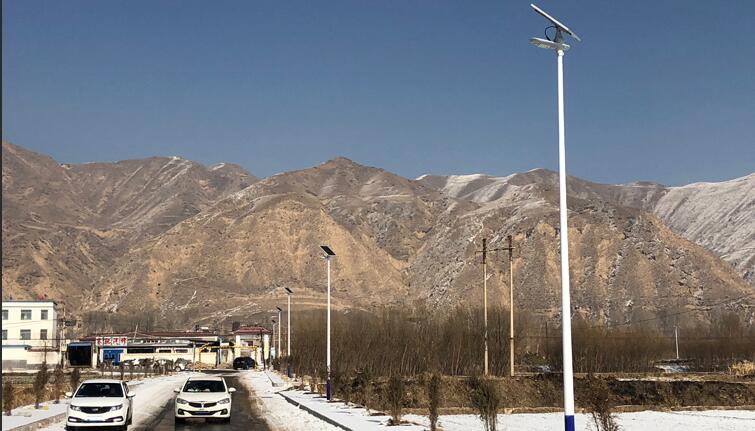 高桿路燈具備什么優勢。