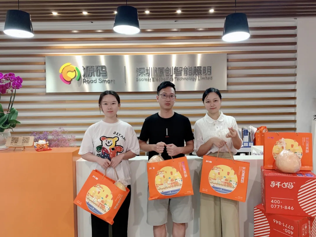 喜逢中秋加國慶，月圓家圓就團(tuán)圓